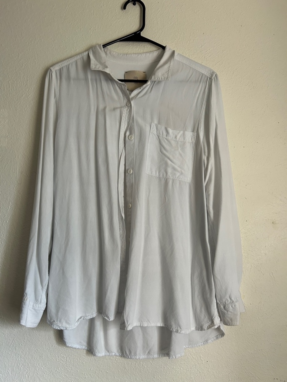 Men's Casual White Button-Down Shirt with Chest Pocket